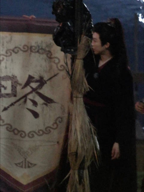 那面旗子上写的是冬？ 感觉演了一部武侠剧 冬什么意思？哈哈哈正 片快播