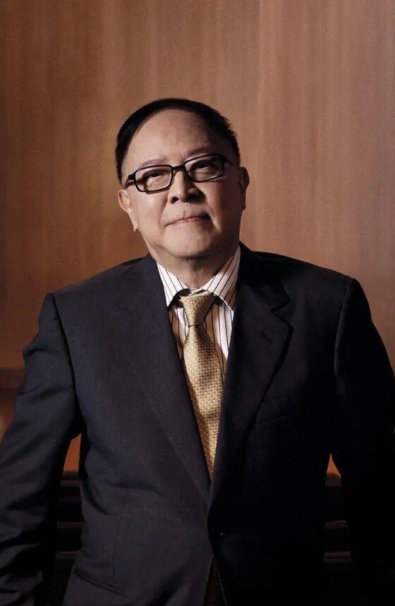 钟景辉｜第四集：从电视回到舞台，他让粤语剧场有了专业的骨架｜香港人物系列