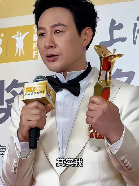 张颂文获金爵影帝当晚才知救人上热搜，回应举手之劳