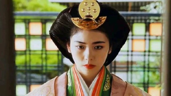 她本是无忧无虑的富家女,却不得不屈服 电影电视剧