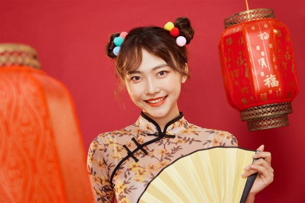一个结了婚的女人要是给你这三个信号,那就是喜欢上你了,想搞婚外关系,你最好别靠太近
