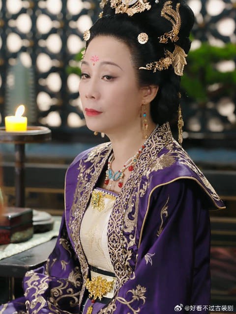 《成何体统》这要是让别人看见成何体统