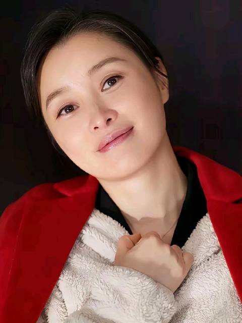 54岁吴越未婚独居,曾与陈建斌恋爱五年后单身至今