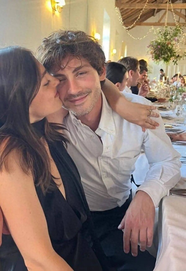 Logan Lerman 今日完婚：从约会APP相识，相恋六年结婚