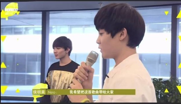 前辈真诚夸赞,侯明昊越是身处竞演压力之中,舞台爆发力越是惊艳全场