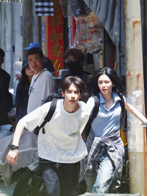 少男少女的气息扑面而来 羡慕这个大太阳