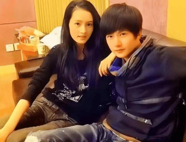 35岁李沁近况曝光！曾与杨洋传恋情，如今被曝将嫁入豪门真假难辨