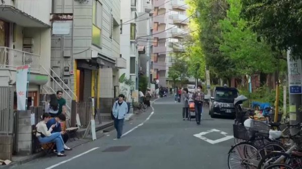“爱很廉价 周围都是”