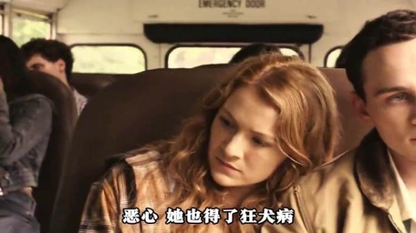 童年亲眼目睹父亲家暴母亲,原生家庭创伤,让女孩对亲密关系一直心存胆怯