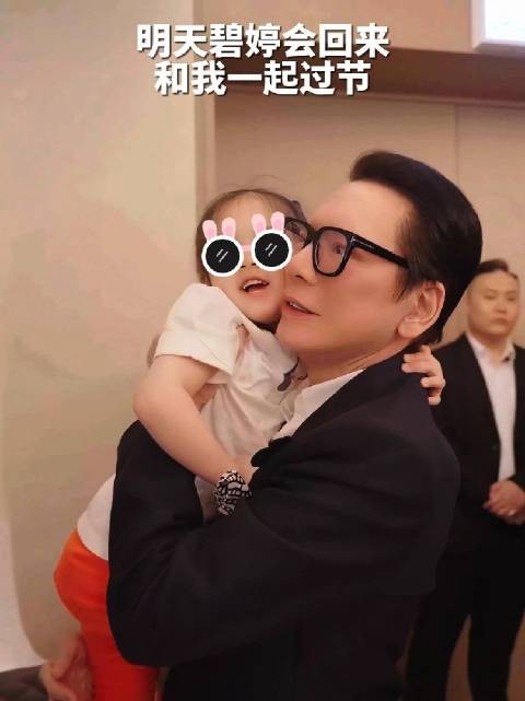看见孙女格外亲,是真宠啊 向太说孙女霸道