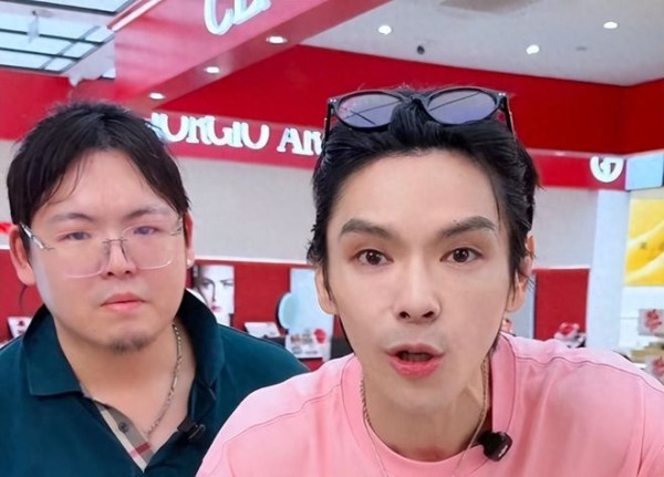 向佐向佑兄弟合体直播！当众介绍“唯一血亲”，向家母子终于和解
