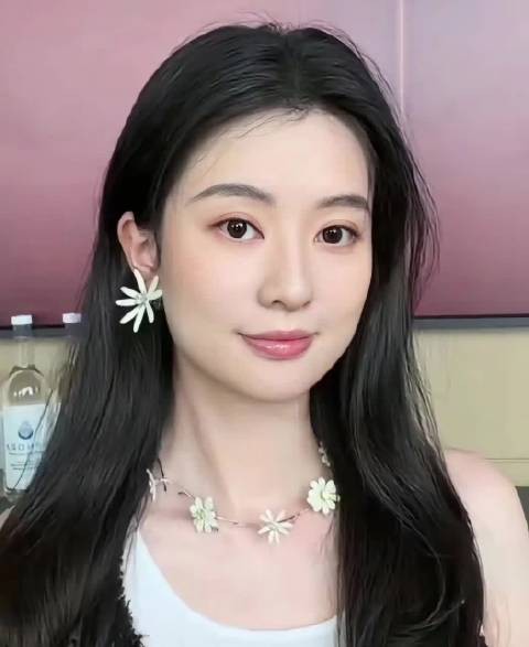 乔欣婚后消除不自信，富太太<a target=