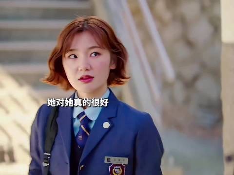 看到她落魄的样子他眼里全是心疼，嘴上不说却什么都替她扛着