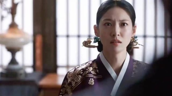 “为什么到现在你才说你要当王”21世纪大君夫人
