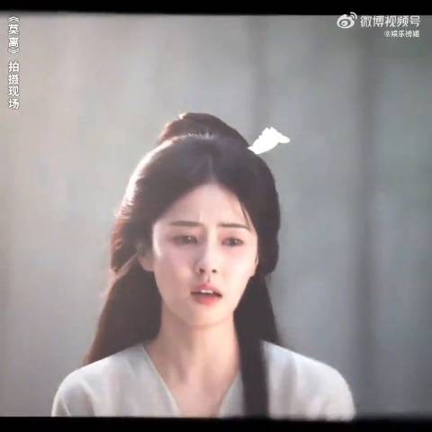 白鹿《莫离》哭戏投入双眼红肿