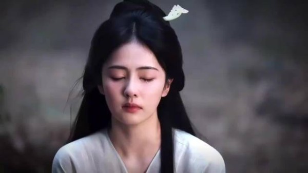 白鹿演绎叶璃隐忍痛楚,垂眸落泪瞬间引共鸣