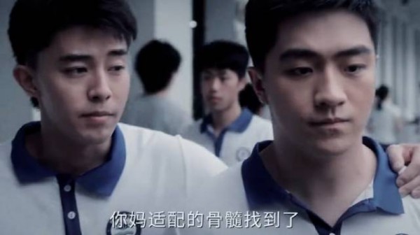 不是懦弱是身不由己，他当年面临着母亲性命的抉择
