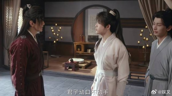 笛飞声逼李莲花 幸好方多病及时救场，不然就要收尸了