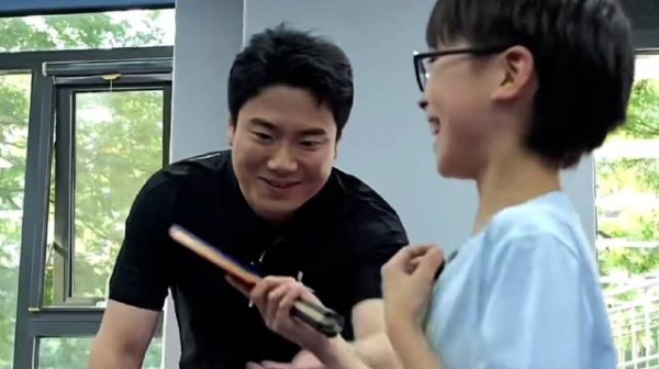 梁靖崑护板心切追问凉皮