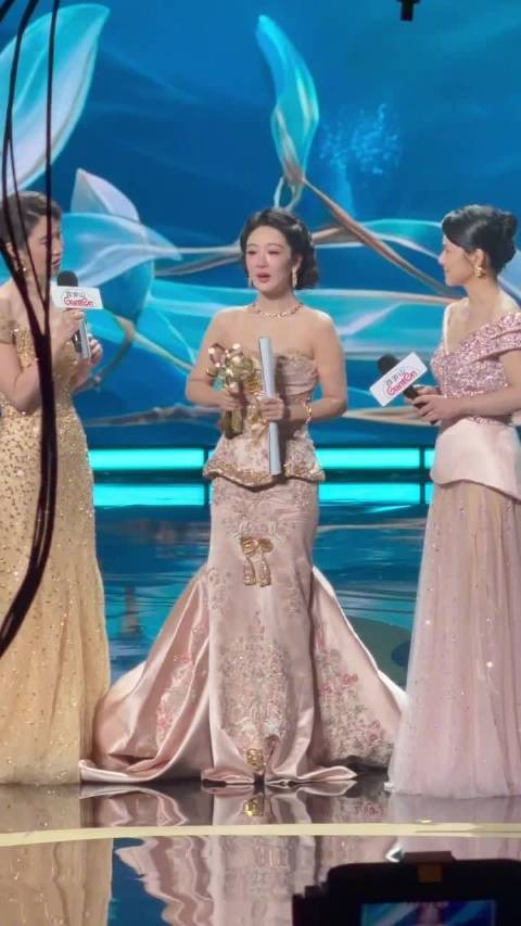首获白玉兰奖最佳女主角，忍不住哭了！ 杨紫 白玉兰内场白玉兰获奖名单