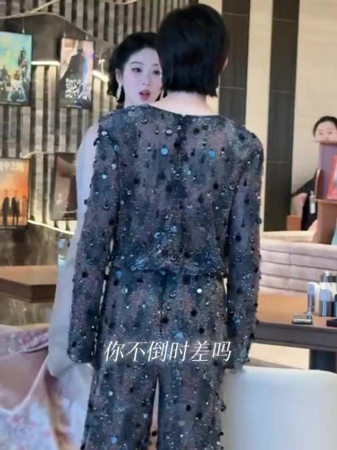 俪姐问紫：你不倒时差吗 杨紫：昨天晚上前天晚上完全没睡着…