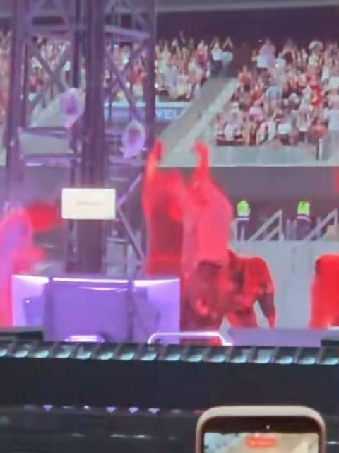 今日份 大家跳起来 260626 BTS世巡 马德里演唱会Day1 ‪