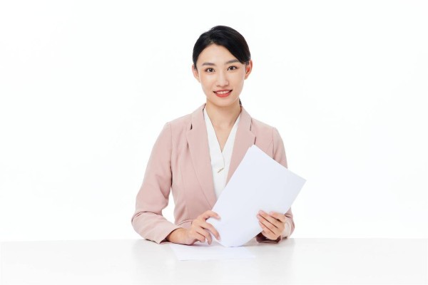 结了婚的女人要是发了疯地想一个男人，基本上不会直接联系，而是会给你放出三个信号