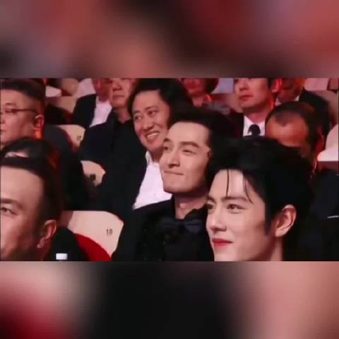 肖战听闻杨紫获奖瞬间鼓掌凝视眼眶泛红