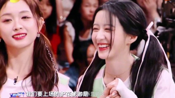 吴宣仪翟潇闻二搭包上恩彩排好六，周柯宇包上恩练习引翟潇闻围观