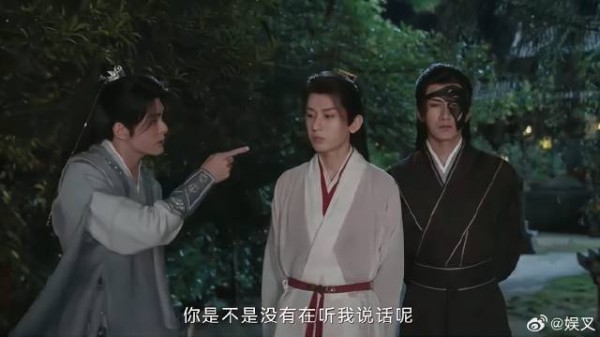 方多病商量案件 不料李莲花要吃饭，直接拉住带走