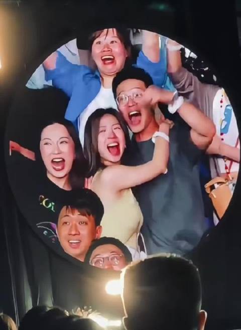 这个是在国外火了，播放量达到180万了，网友评论：爱与不爱真的很明显