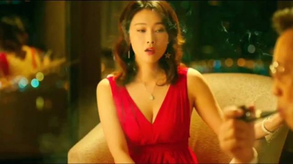 百亿富婆来香港找大佬洗钱，被黑帮之间的仇杀给吓傻了！电影 影视解说