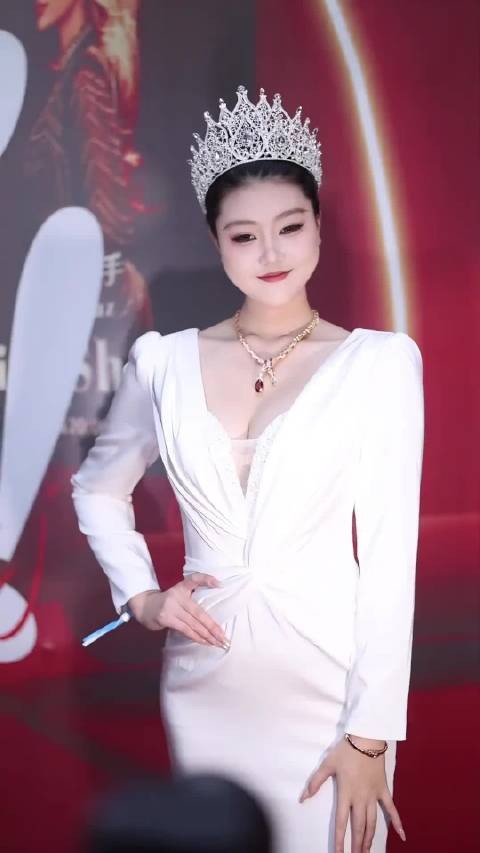 连子欣，全球中华小姐香港总冠军！