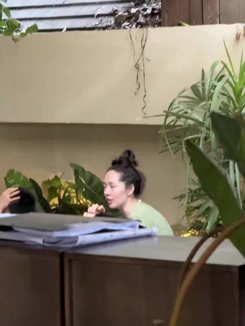 42岁郭碧婷素颜现身状态佳亲和力获赞