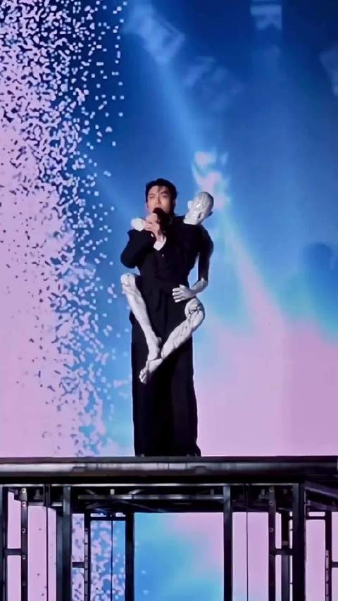 林宥嘉这演唱会造型太吓人了