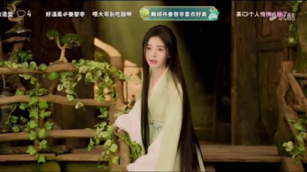 鞠婧祎千香两次撞衫 雀食有点像...芭比Q了