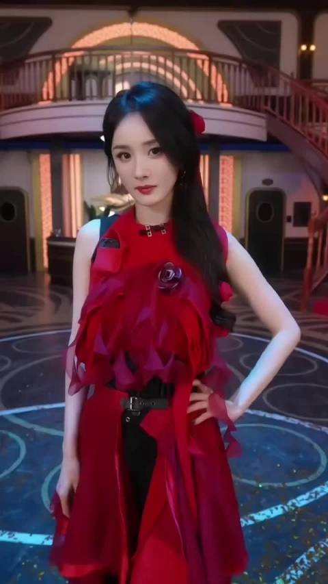 有生之年！杨幂也是cha上了随地开跳，摇摆摇摆摇摆～红玫瑰摇摆