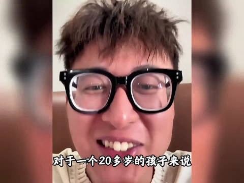 网红咸鱼湫新车被拳皇老登追尾，对方拒绝道歉上来就是一个雷霆耳巴子