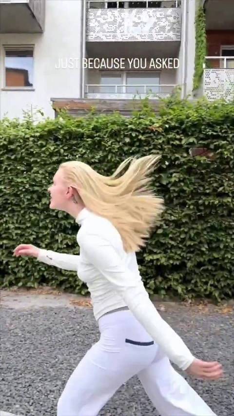 瑞典女生神模仿哈兰德走红网络，这还原度我服了