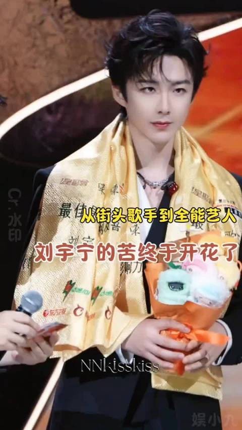建议内娱艺人，都按刘宇宁这个标准卷起来