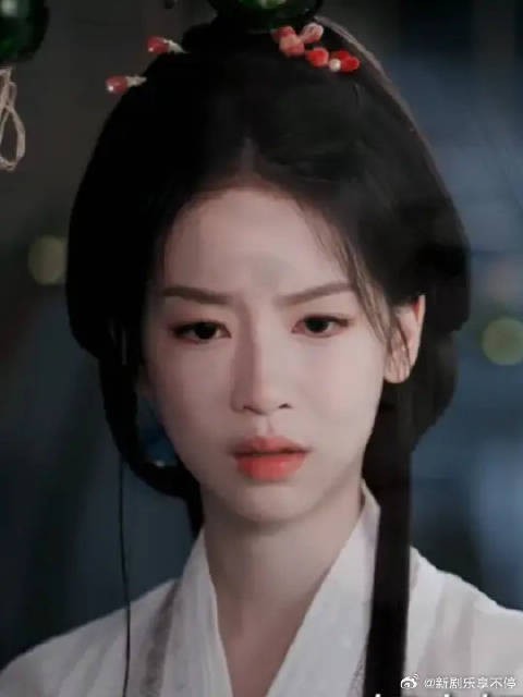 只有她一人,一直被困在了当年的大火里