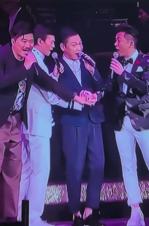 郑少秋演唱会三个儿子到场支持梦回大时代!