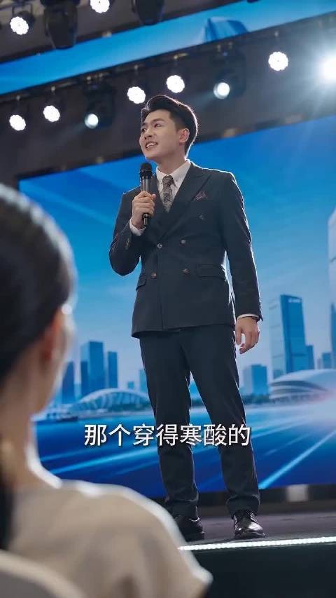 年会上他把董事长当员工赶出去,笑死