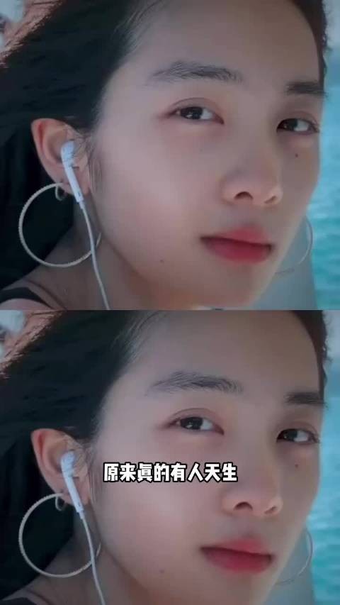 狠狠爱上黄多多这种文艺系长相,内敛疏离温柔,完全贴合文艺女主全部标准