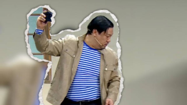 现在笑了,长大就不孝了!