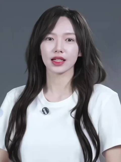 程潇,内地女歌手、演员,前宇宙少女成员,舞蹈功底扎实,代表作《大梦归离》