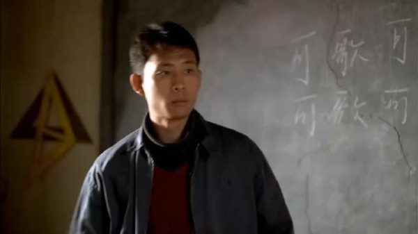 父亲课堂殴打教师儿子视频引热议