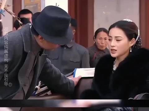 混混当众调戏美女,不料美女身份不简单,好剧推荐