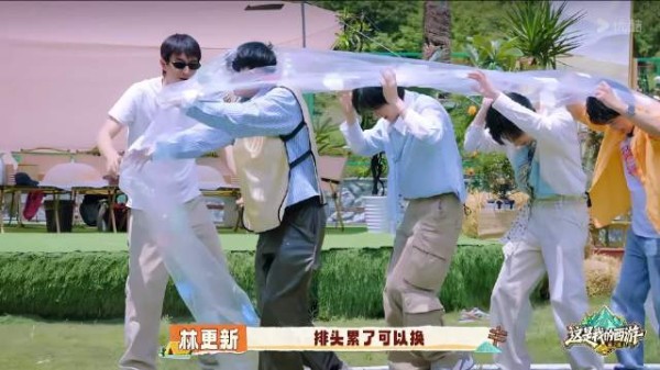 严浩翔小猫咪出洞️哈哈哈