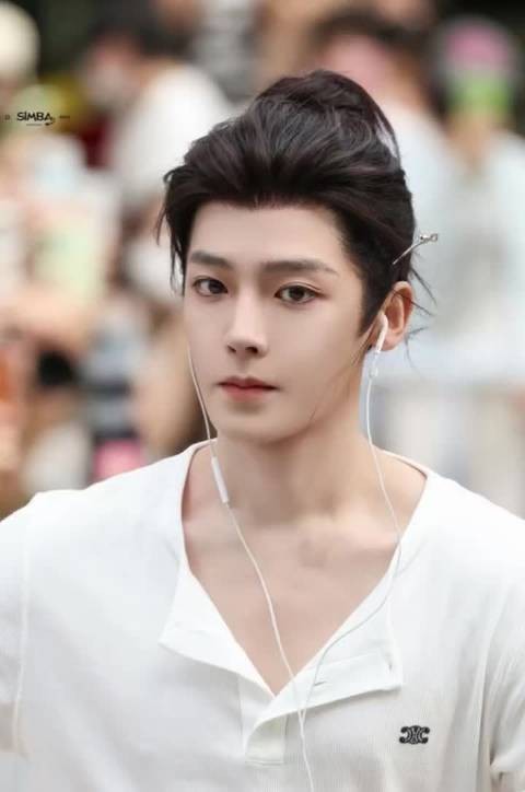 侯明昊《念相思》容尘子换头饰出妆，素雅造型引期待